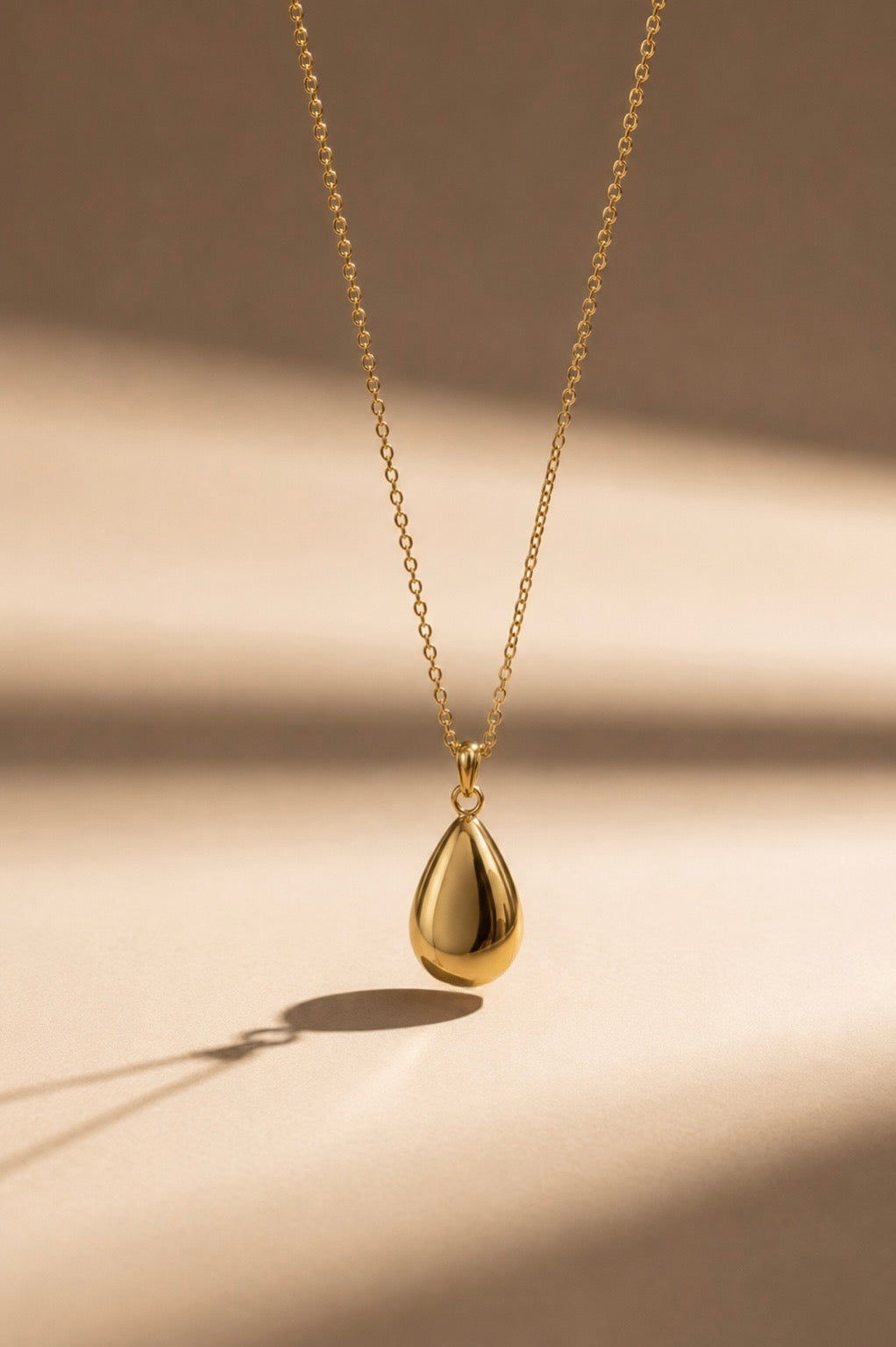 Collier diffuseur de parfum Elisa en acier inoxydable doré - Olfia