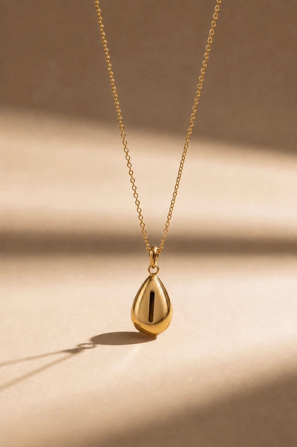 Collier diffuseur de parfum Elisa en acier inoxydable doré - Vue arrière