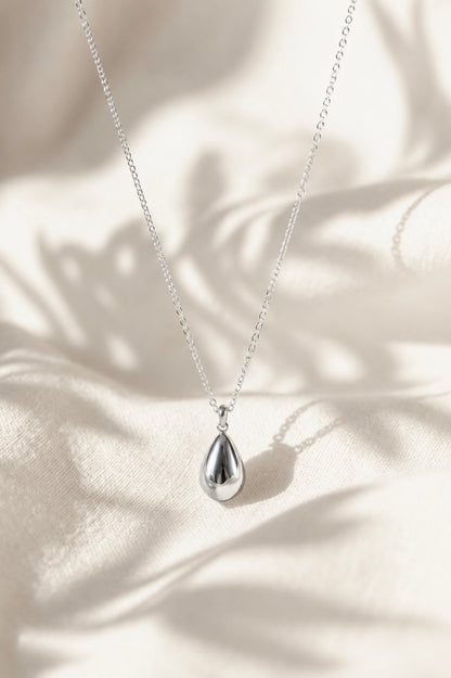 Collier diffuseur de parfum Elisa en acier inoxydable argenté - Vue de face