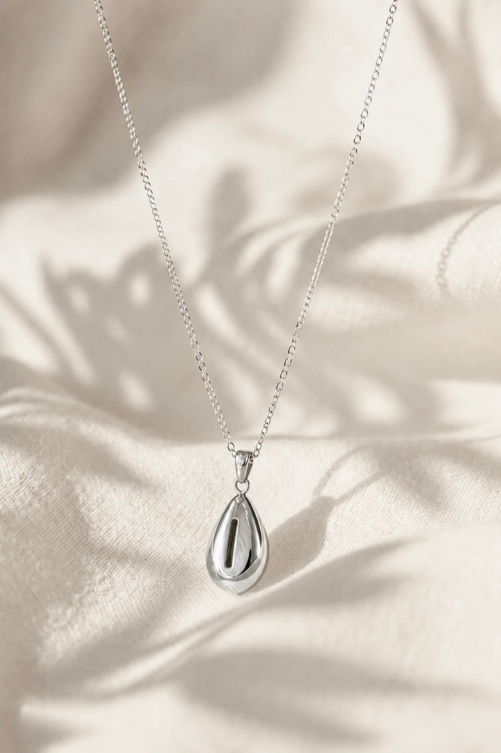 Collier diffuseur de parfum Elisa en acier inoxydable argenté - Vue arrière